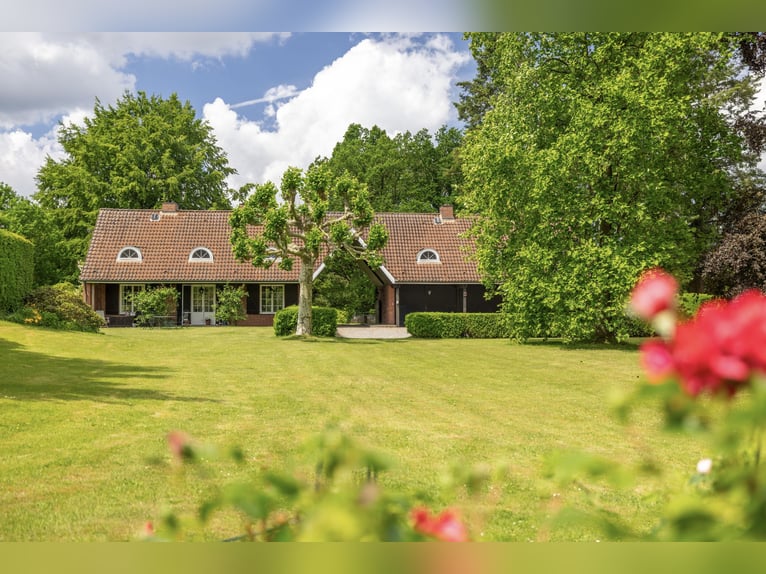 LANDSITZ MIT TORHAUS, 2 KOPPELN, BAUPLATZ UND WEIDEFLÄCHEN IN DER LÜNEBURGER HEIDE