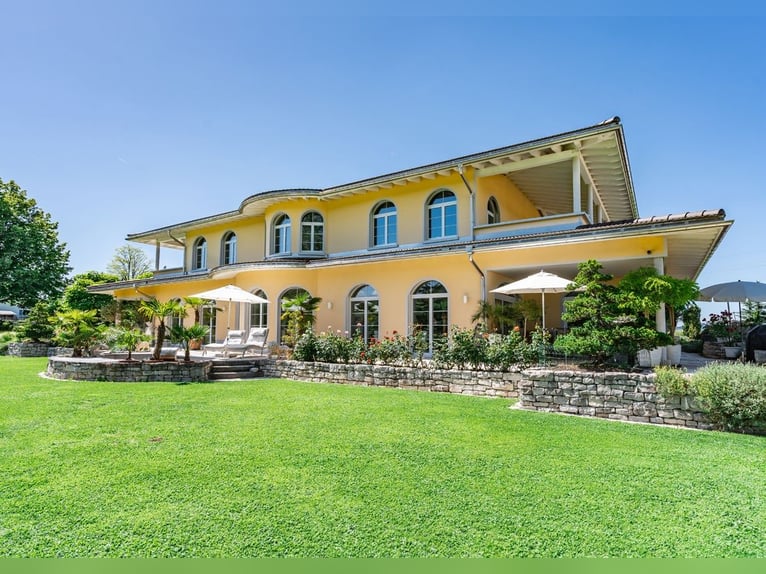 **Luxuriöses Pferdeanwesen in bester Lage** - Schweiz