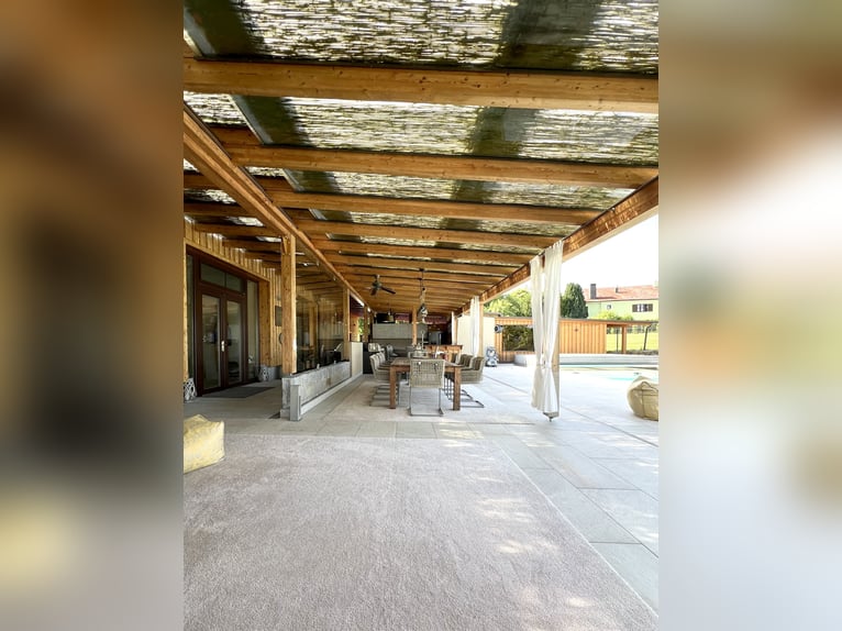Moderner Vierkanthof mit vielen Möglichkeiten