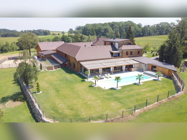 Moderner Vierkanthof mit vielen Möglichkeiten