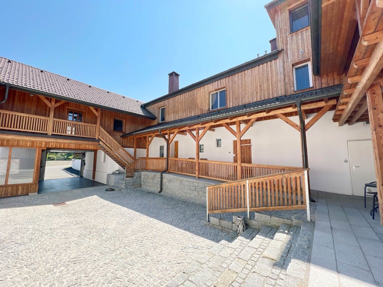 Moderner Vierkanthof mit vielen Möglichkeiten
