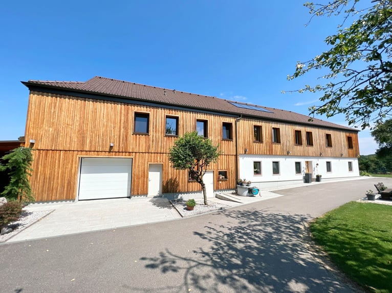 Moderner Vierkanthof mit vielen Möglichkeiten