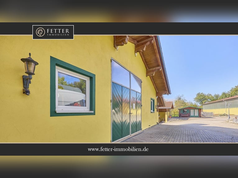 Pferdehof in Niederbayern inklusive Reithalle, schickem Landhaus und beheiztem Pool!
