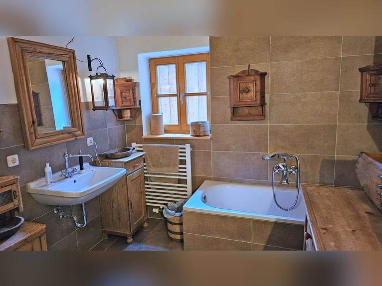 Privates Anwesen, ruhig im Grünen in Alleinlage gelegen, ideal für Pferde- und Naturfreunde