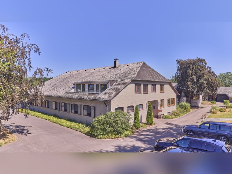 Reitanlage in NRW Nähe Münster zu verkaufen – Modernes Landhaus, Reithalle, Springplatz und Co.