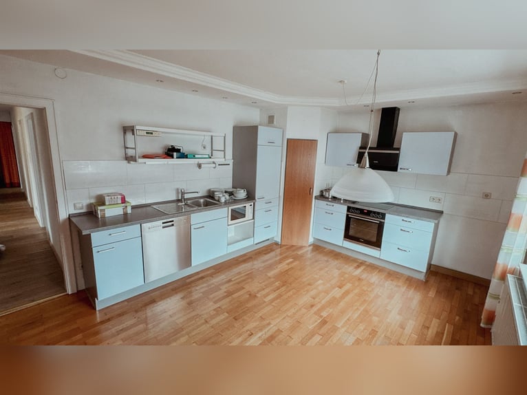 Reitanlage mit Wohnhaus, arrondierten Flächen und moderner PV-Anlage