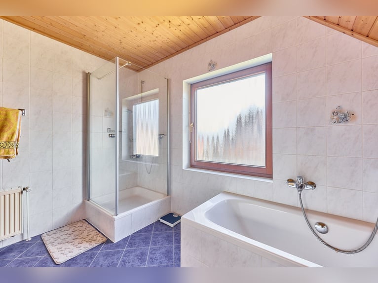 *Reserviert* Pferdeimmobilie im Schwarzwald - Traumhafte Blicklage gepaart mit moderner Stallung!