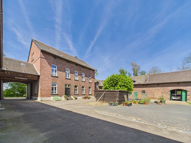 Vierkanthof in Erftstadt – idyllische Hofanlage mit möglicher Pferdehaltung in fast Alleinlage