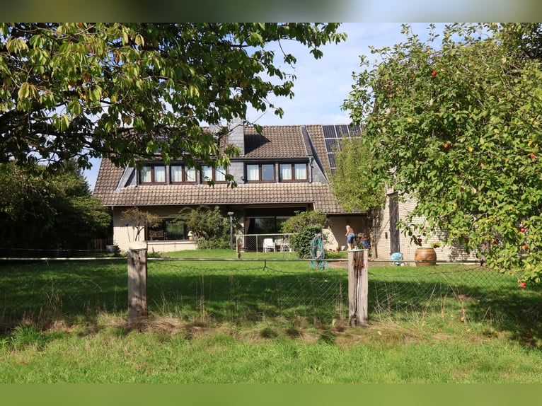 Wohnhaus mit Pferdestall und Weideflächen in Hamminkeln-Brünen