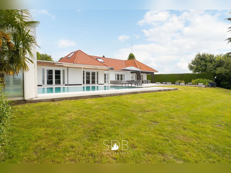 Wunderschöne Villa mit Swimmingpool, Pferdeställen, Paddock und Weideland auf 1,3 Hektar – 1790 Affl