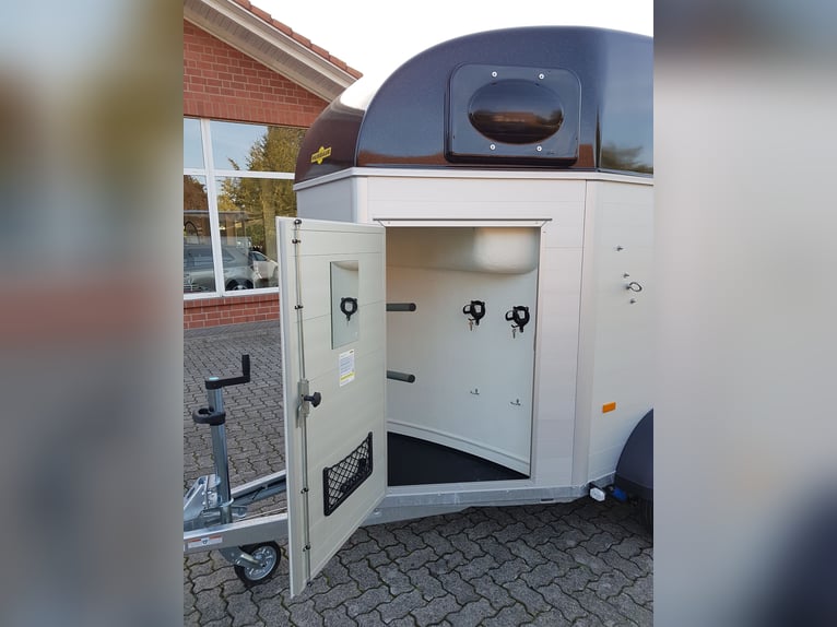 Humbaur Pferdeanhänger Equitos Alu Plus Black 2000 2,0t Sattelkammer 100km/h