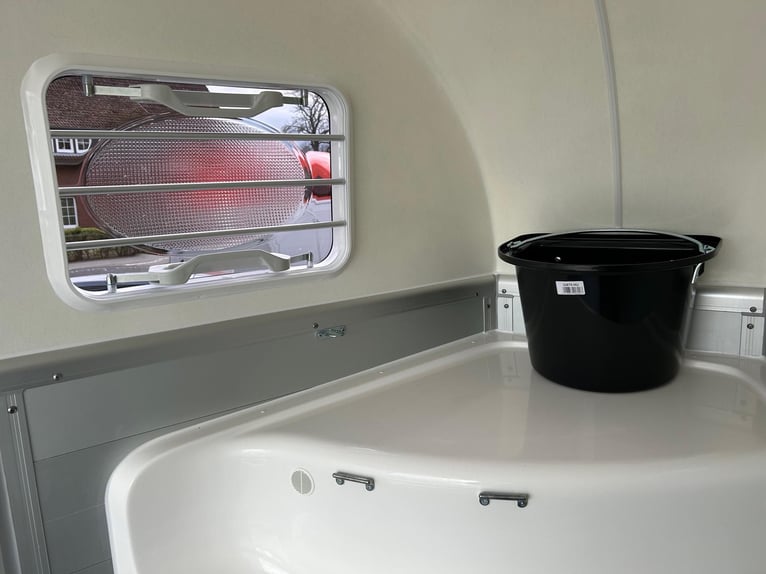 Humbaur Pferdeanhänger Single Alu Black 1600 1,6t Sattelkammer 100km/h