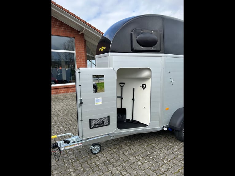 Humbaur Pferdeanhänger Single Alu Black 1600 1,6t Sattelkammer 100km/h