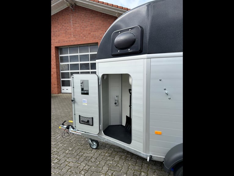 Humbaur Pferdeanhänger Single Alu Black 1600 1,6t Sattelkammer 100km/h