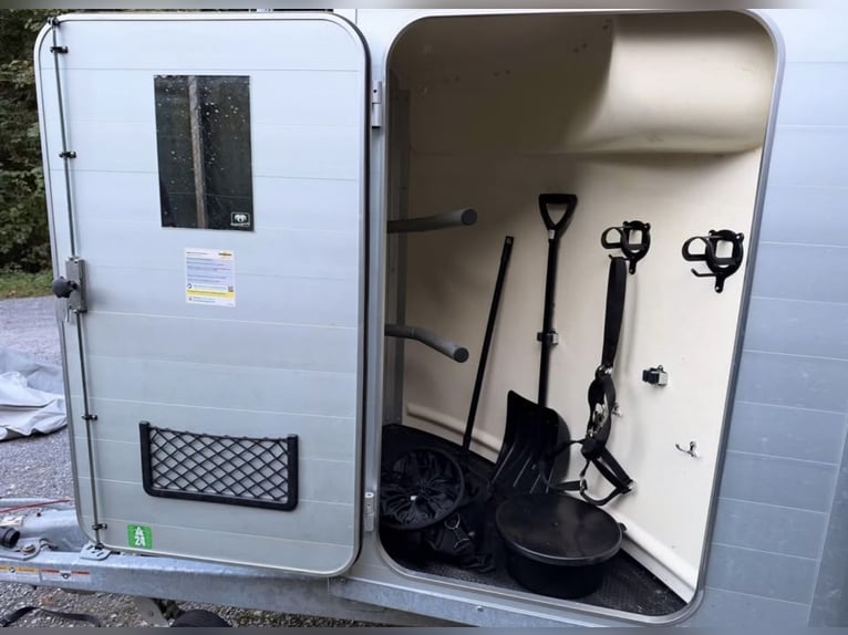 Humbaur Xanthos Aero 2400 – 2-Pferdeanhänger mit Sattelkammer