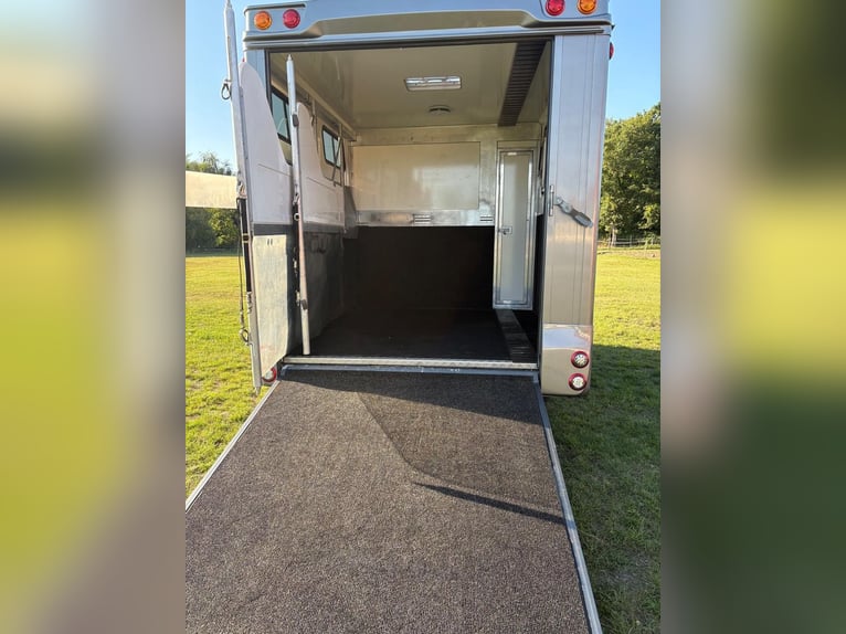 ANKA Steinsberger Anhänger 3-Pferde Dusche TV Stockbetten Sitzgruppe LKW