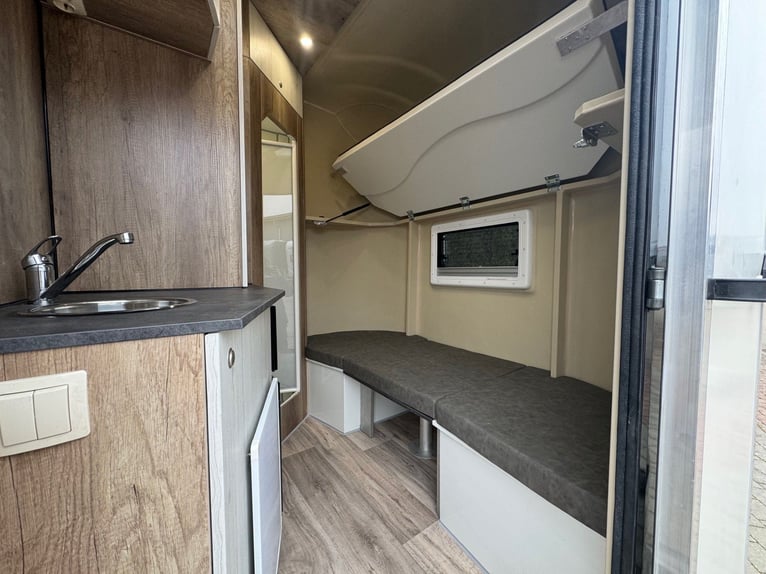 Pferdeanhänger Pferdetransporter DT Trailer 2 Pferde mit Wohnung/Sattelschrank Viehtransporter