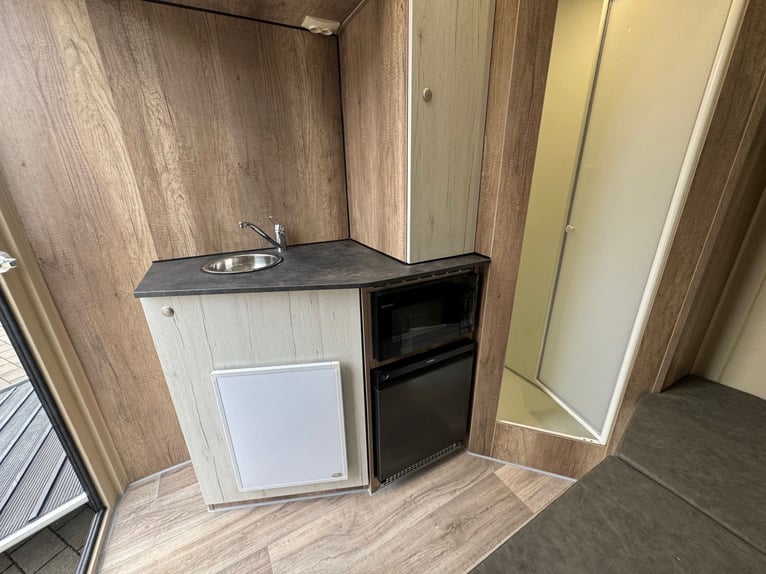 Pferdeanhänger Pferdetransporter DT Trailer 2 Pferde mit Wohnung/Sattelschrank Viehtransporter