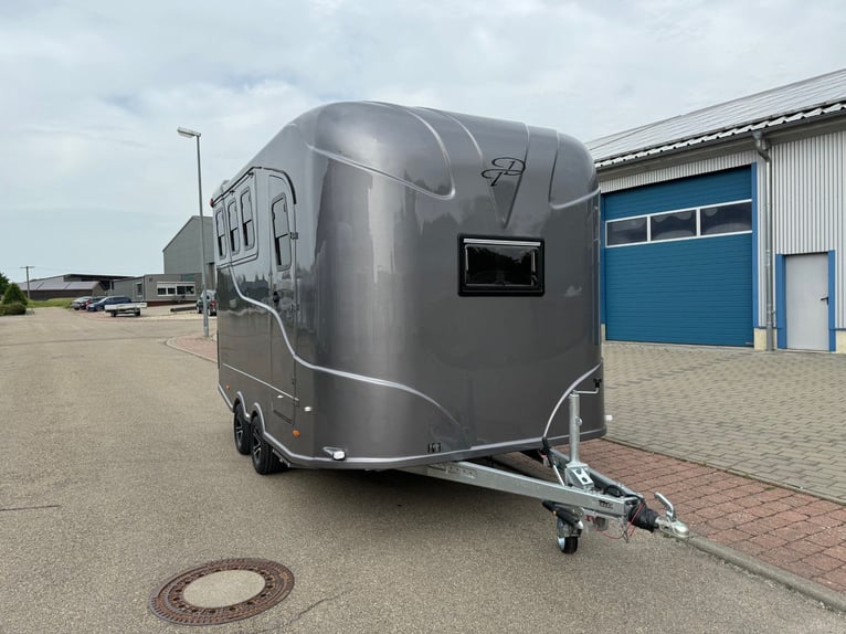 Pferdetransporter 2-3 Pferdeanhänger mit großer Wohnung 3,5t