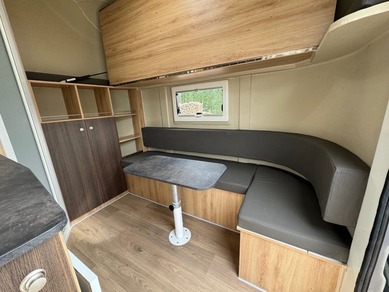 Pferdetransporter 2-3 Pferdeanhänger mit großer Wohnung 3,5t