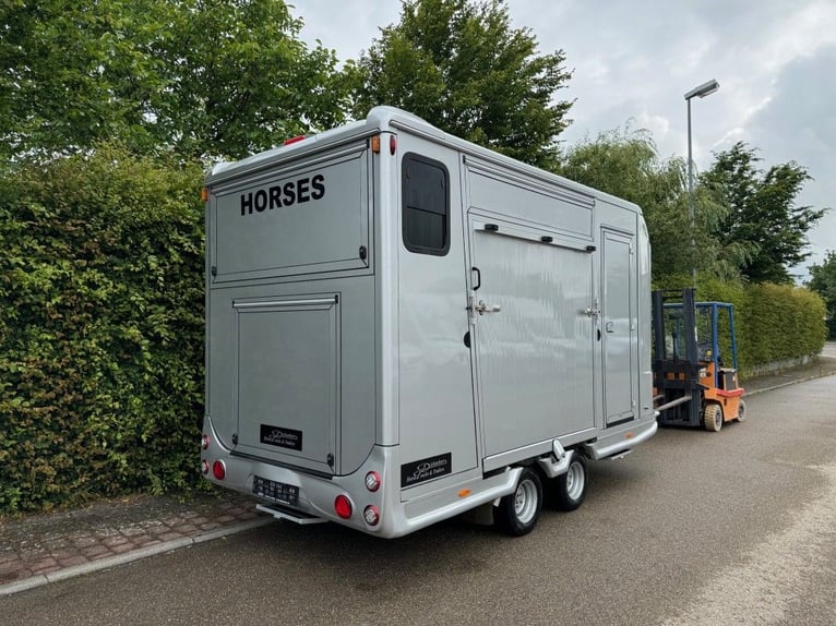 Pferdetransporter 2-Pferdeanhänger mit Seitenrampe und Wohnung Trailer Anhänger