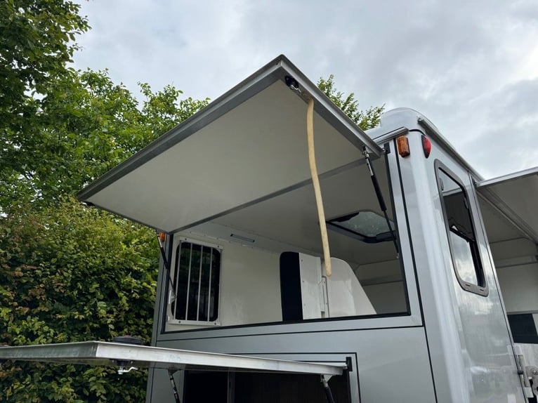 Pferdetransporter 2-Pferdeanhänger mit Seitenrampe und Wohnung Trailer Anhänger