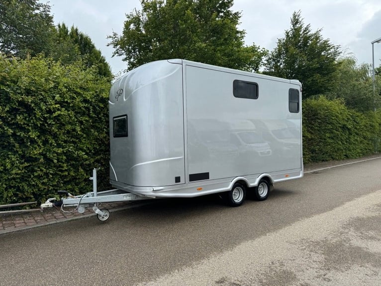 Pferdetransporter 2-Pferdeanhänger mit Seitenrampe und Wohnung Trailer Anhänger