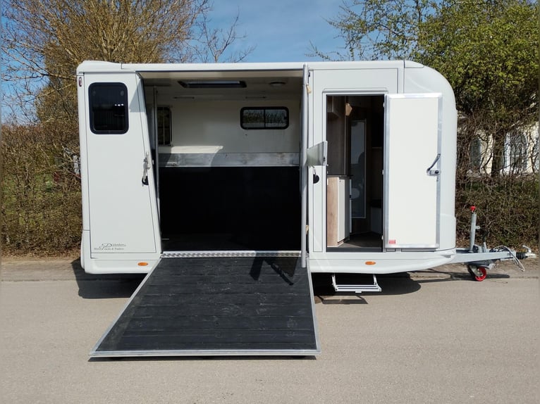 Pferdetransporter Pferdeanhänger DT Trailer Hengst mit Wohnung Horsetrailer Paardentrailer