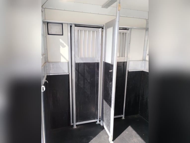 Pferdetransporter Pferdeanhänger DT Trailer Hengst mit Wohnung Horsetrailer Paardentrailer