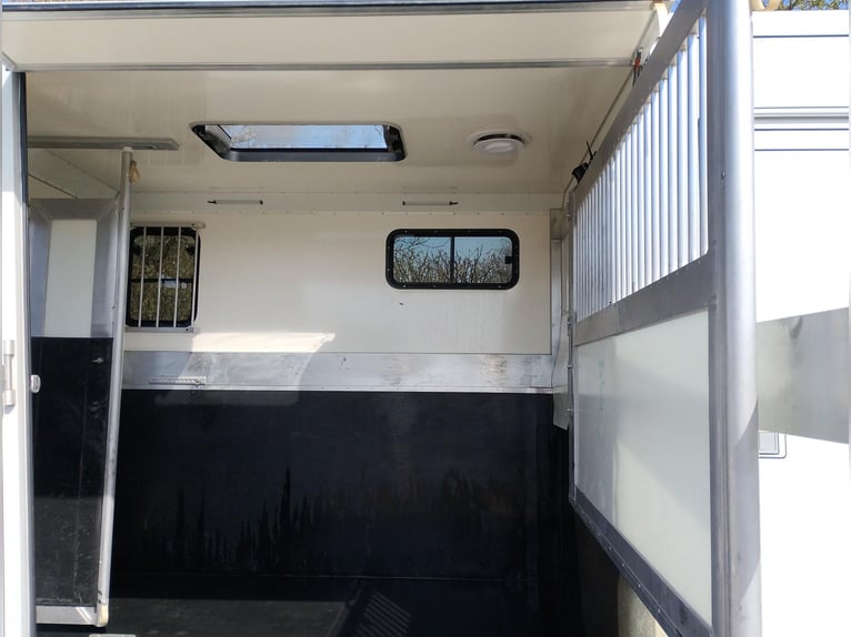 Pferdetransporter Pferdeanhänger DT Trailer Hengst mit Wohnung Horsetrailer Paardentrailer