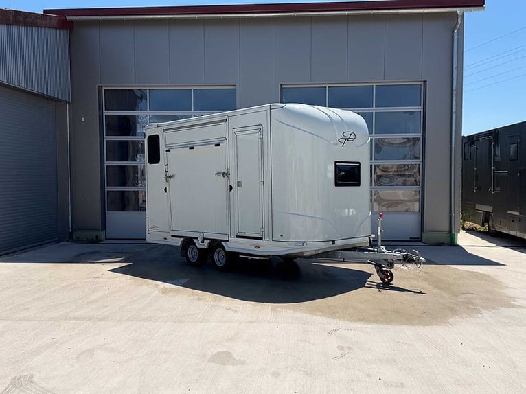 Pferdetransporter Pferdeanhänger DT Trailer Hengst mit Wohnung Horsetrailer Trailer chevaux
