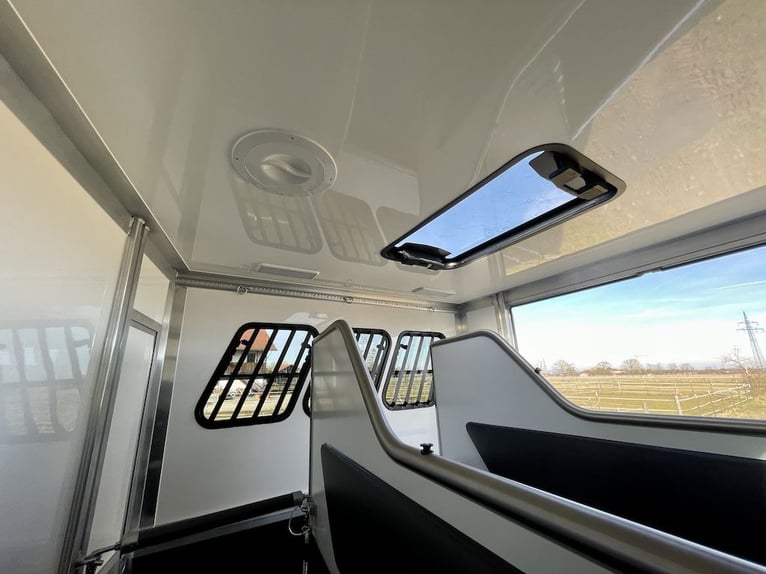 RJH 675 3-Pferdeanhänger Wohnung Doppelbett Dusche EINZIGARTIG 3,5to. LKW