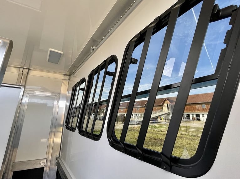 RJH 675 3-Pferdeanhänger Wohnung Doppelbett Dusche EINZIGARTIG 3,5to. LKW