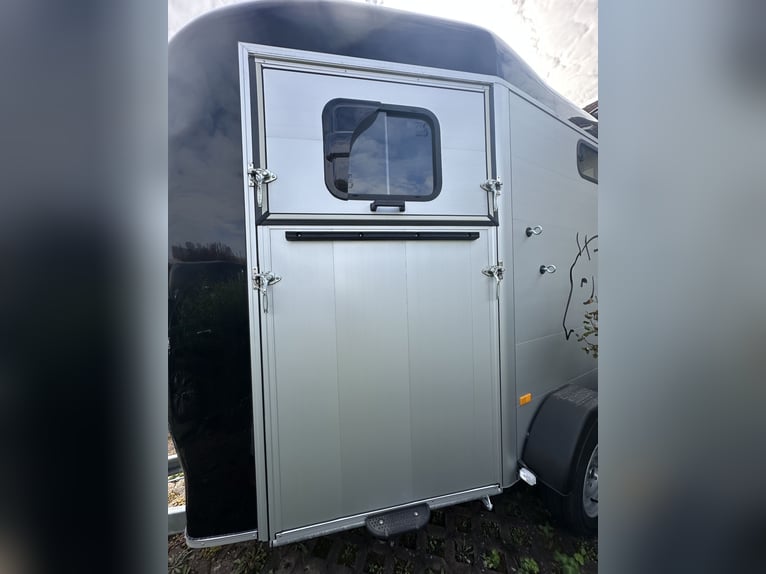 VERMIETUNG großer Pferdeanhänger Cheval Touring XL