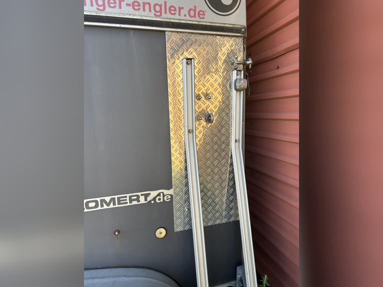 Pferdeanhänger