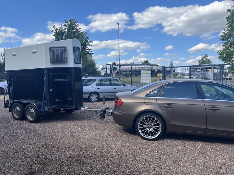 Pferdeanhänger mit B-Führerschein fahrbar zu vermieten!