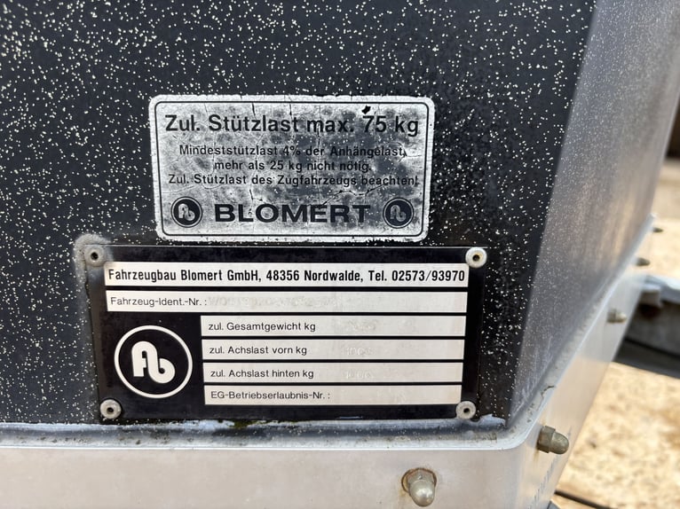 Blomert Pferdeanhänger 2 Pferde | 2 t | Sattelkammer | NEUE BREMSEN | TÜV 09/2028