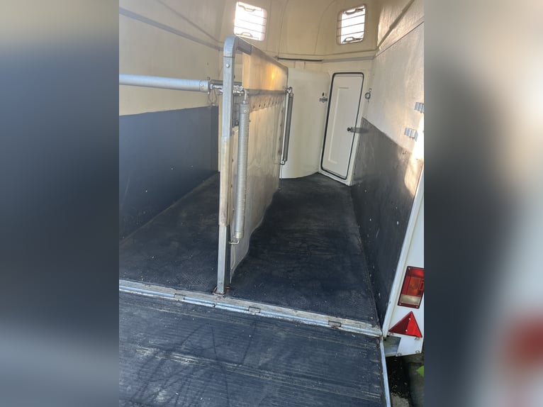 Humbaur Atis HP 2000 Pferdeanhänger – für 2 Pferde – TÜV bis 2027 – neue Bremsanlage!!!