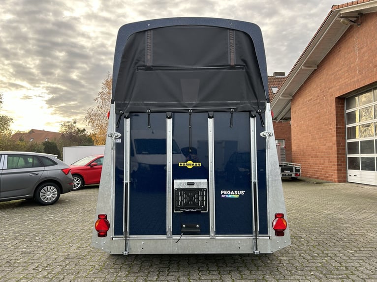 Humbaur Pferdeanhänger Pegasus Style 2700 S 2,7t Sattelkammer 100km/h Dark Blue