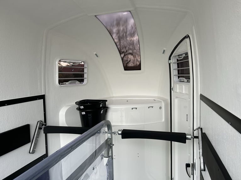 Humbaur Pferdeanhänger Pegasus Style 2700 S 2,7t Sattelkammer 100km/h Dark Blue