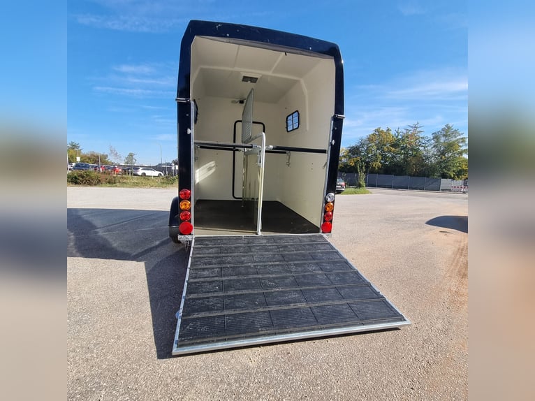 MatriX 2 Pferde-Vollpolyesteranhänger