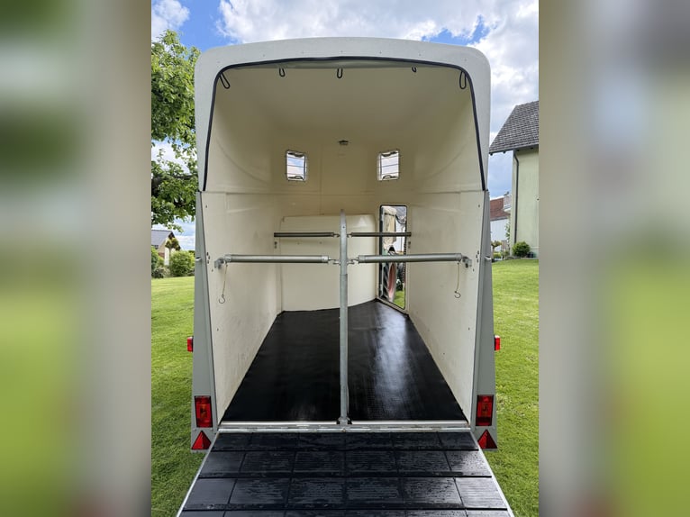 Pferdetransporter /Pferdeanhänger PEGASUS HUMBAUR HP2000