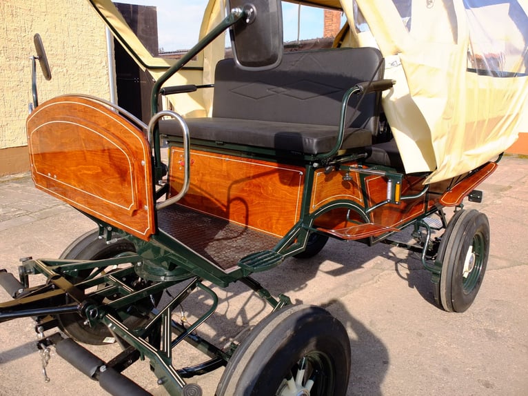 Neuer Planwagen m. Traktorrädern