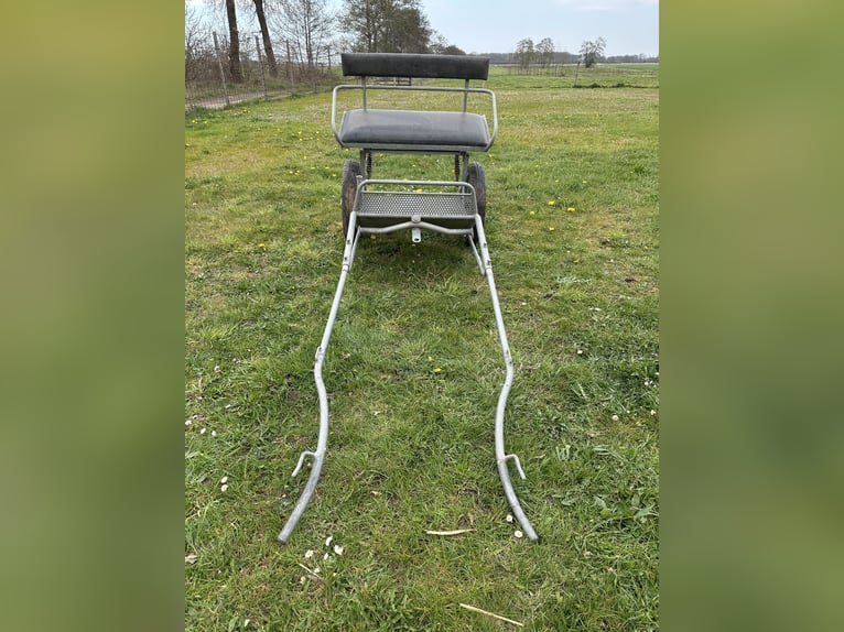 Wunderschöner Zustand, komplett verzinkter Sulky.