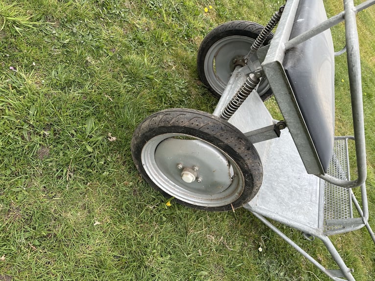 Wunderschöner Zustand, komplett verzinkter Sulky.