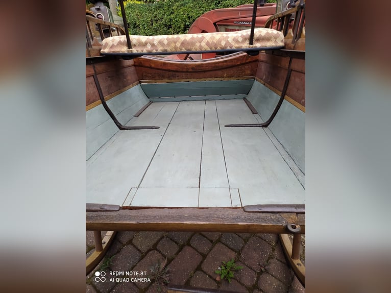 Französische Kutschkarosse aus dem 19. Jahrhundert