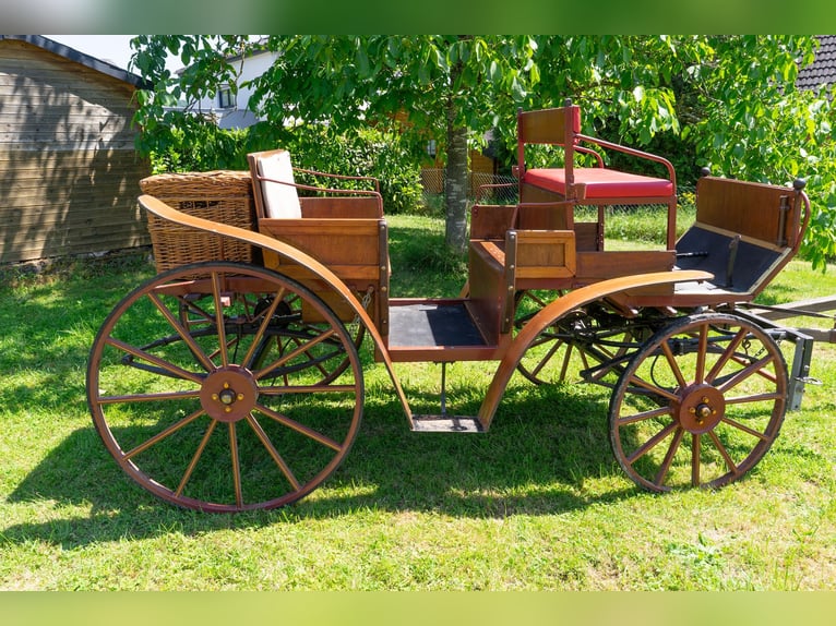 Jagdwagen, offene naturholzfarbende Kutsche,  Hochzeitskutsche