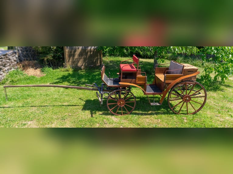 Jagdwagen, offene naturholzfarbende Kutsche,  Hochzeitskutsche