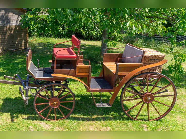 Jagdwagen, offene naturholzfarbende Kutsche,  Hochzeitskutsche