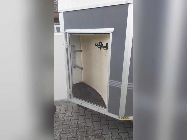 Pferdeanhänger Humbaur
